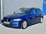 BMW 3-serie Touring 318i | Pano | Leder | Navi | Facelift |, Auto's, BMW, Parkeersensor, 4 cilinders, Blauw, Handgeschakeld