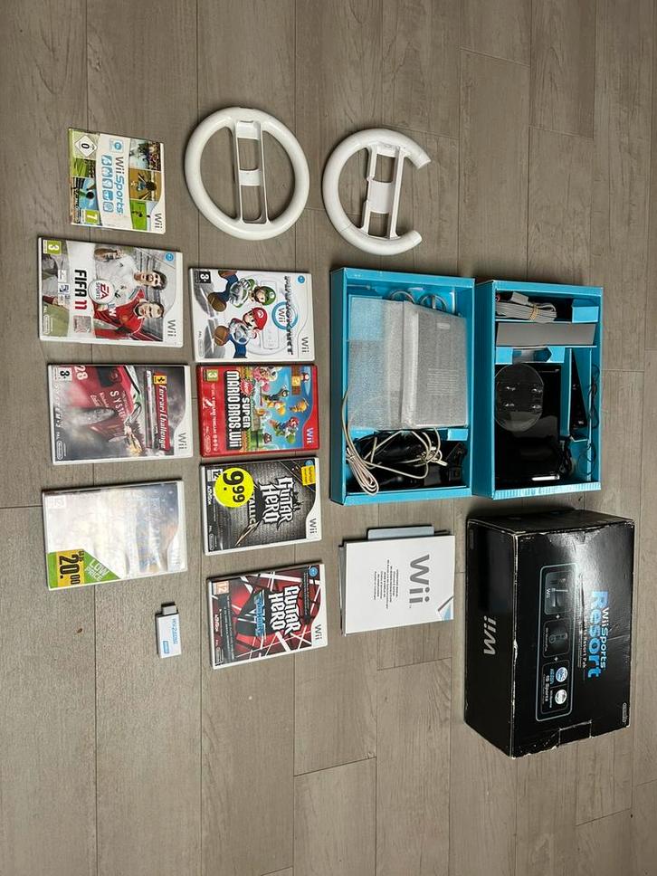 Nintendo Wii Black limited edition Sports Resort Pack, Spelcomputers en Games, Spelcomputers | Nintendo Wii, Gebruikt, Met 2 controllers