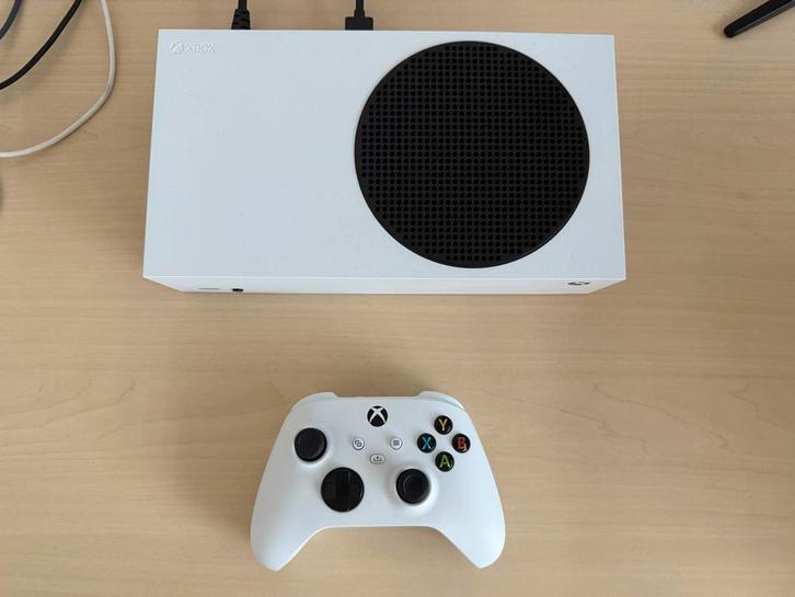 Xbox Series S + Headset - Perfecte Game Combo!, Spelcomputers en Games, Spelcomputers | Xbox Original, Zo goed als nieuw, Met 1 controller