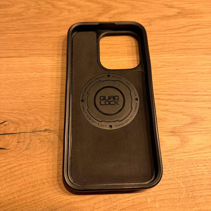 Zwarte Quad Lock MAG case iPhone 15 Pro, Telecommunicatie, Mobiele telefoons | Hoesjes en Frontjes | Apple iPhone, Gebruikt, Hoesje of Tasje
