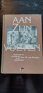R. van Kooten - Aan zijn voeten, Boeken, Ophalen of Verzenden, R. van Kooten, Zo goed als nieuw