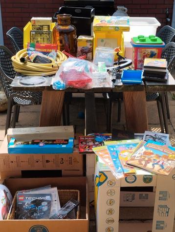 Rommelmarkt spullen   beschikbaar voor biedingen