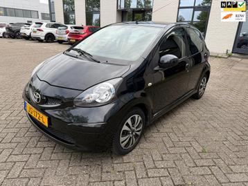 Toyota Aygo 1.0-12V / APK / NAP / AIRCO / 5DRS / ELEK RAMEN  beschikbaar voor biedingen