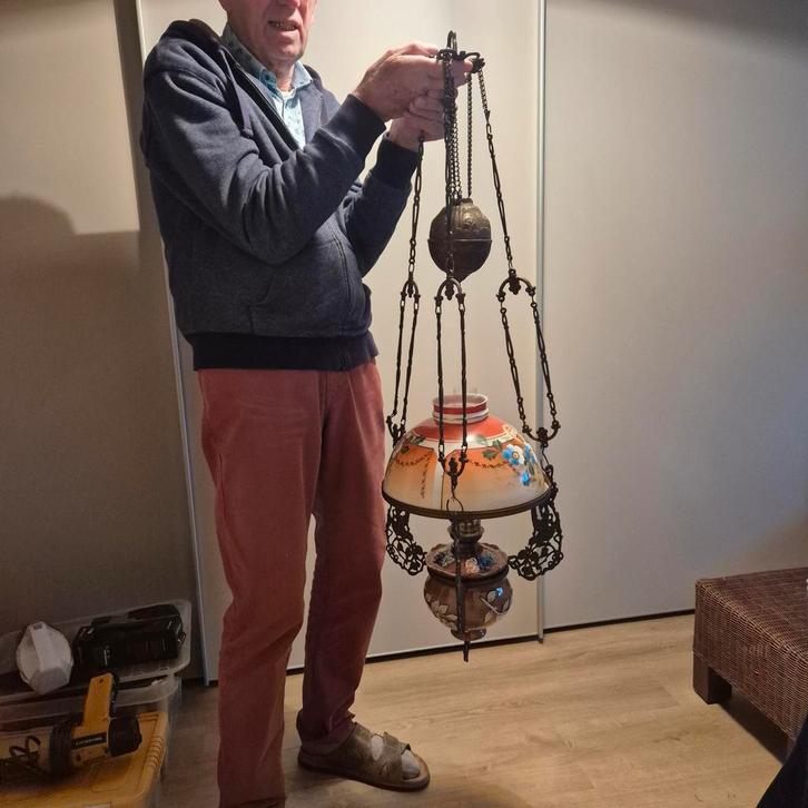 Antieke hanglamp witte kelkje onder de bol is aanwezig, Antiek en Kunst, Antiek | Lampen, Ophalen