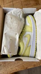 WNS AIR JORDAN 1 LOW SE limegreen, Ophalen of Verzenden, Zo goed als nieuw, Sneakers of Gympen
