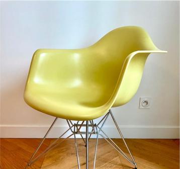 Original Eames DAR armchair by Vitra beschikbaar voor biedingen