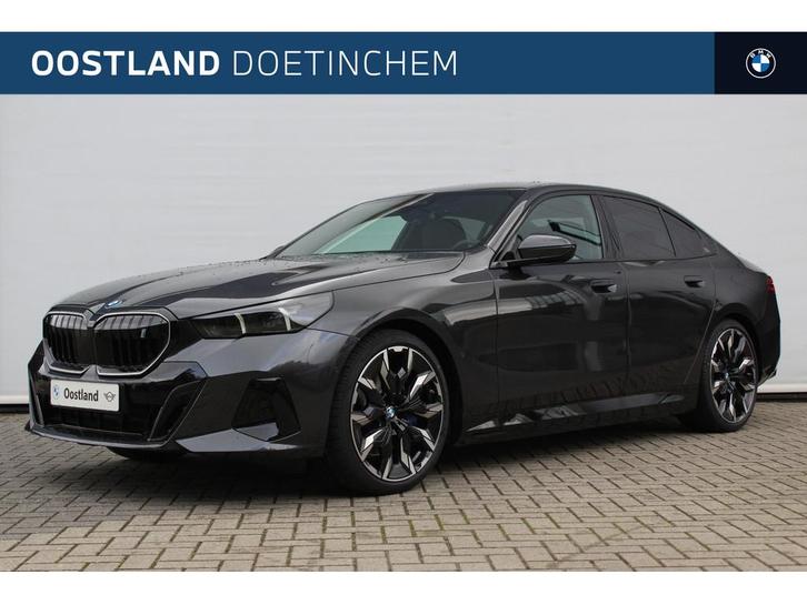 BMW i5 eDrive40 M Sport / Panoramadak / Trekhaak / Bowers &, Auto's, BMW, Bedrijf, Te koop, i5, Airconditioning, Alarm, Bochtverlichting