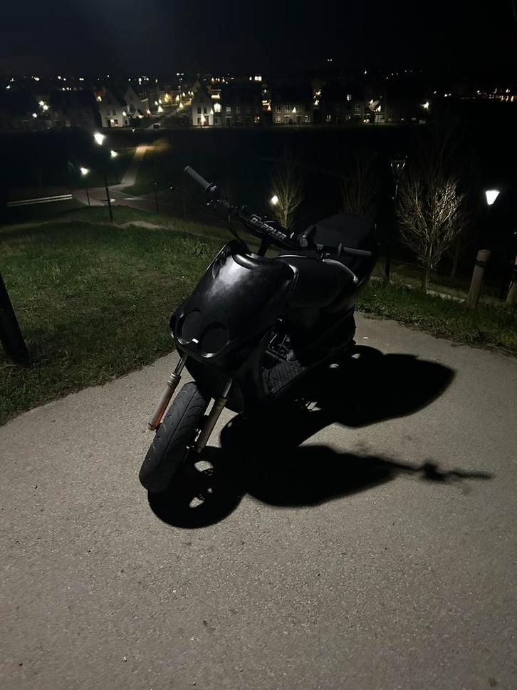 Yamaha neos 70cc, Fietsen en Brommers, Snorfietsen en Snorscooters, Zo goed als nieuw, Yamaha, Benzine, Ophalen