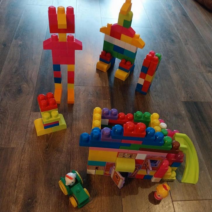 Grote set Megabloks bouwstenen ractor en glijbaan. 150, Kinderen en Baby's, Speelgoed | Bouwstenen, Gebruikt, Megabloks, Ophalen of Verzenden