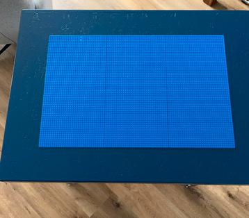 Lego tafel beschikbaar voor biedingen