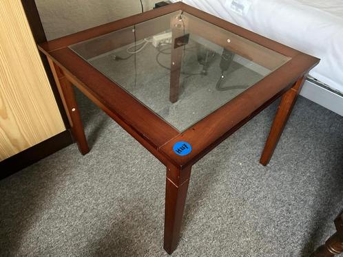 Bijzettafel, Huis en Inrichting, Tafels | Bijzettafels, Gebruikt, Vierkant, 45 tot 60 cm, 55 tot 75 cm, Hout, Ophalen