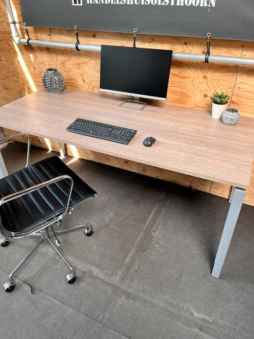 Keurig bureau (180/80 cm), Huis en Inrichting, Bureaus, Zo goed als nieuw, Bureau, In hoogte verstelbaar, Ophalen