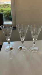 3 Ajka kristallen glazen op voet 2 met merksticker, Antiek en Kunst, Ophalen