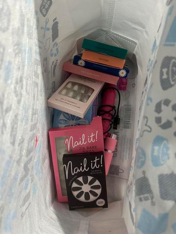 NIEUW nagelverzorgingsproducten beschikbaar voor biedingen