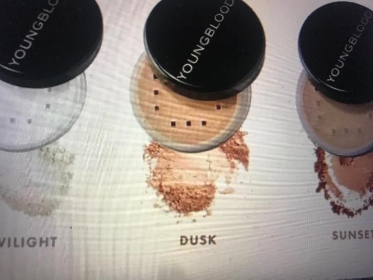 Youngblood (49,95 = 14,95) Lunar Dust Zonnige glow, Sieraden, Tassen en Uiterlijk, Uiterlijk | Cosmetica en Make-up, Nieuw, Make-up