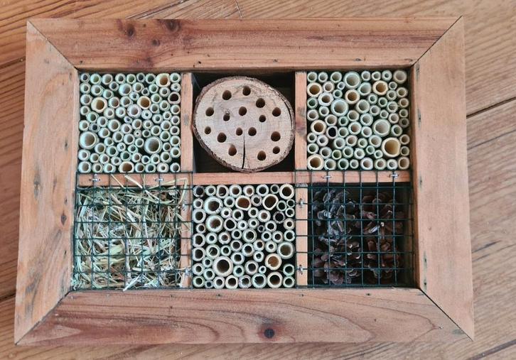 Insectenhotel, bijenhotel,  model schilderij., Tuin en Terras, Tuinwanddecoratie, Nieuw, Ophalen of Verzenden