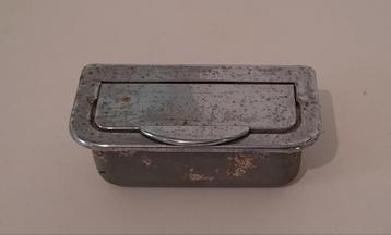 Oldtimer auto asbak beschikbaar voor biedingen