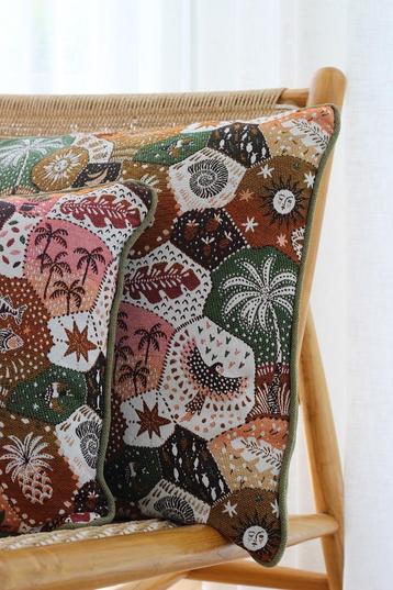 Muticolour jacquard kussen beschikbaar voor biedingen