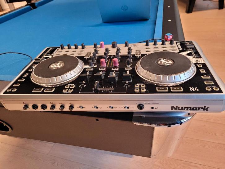 Numark N4 DJ Controller – 4 Decks –Goede Staat, Muziek en Instrumenten, Dj-sets en Draaitafels, Gebruikt, Draaitafel, Numark, Ophalen