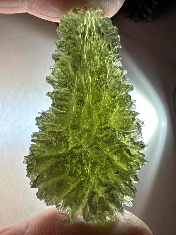 Mooie Moldaviet - Zeldzaam Tektiet, Verzamelen, Mineralen en Fossielen, Mineraal, Ophalen of Verzenden