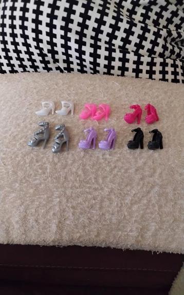 Barbie mattel 6 paar poppenschoentjes  beschikbaar voor biedingen