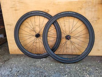Bontrager aeolus elite 35 carbon tubeless wielset beschikbaar voor biedingen