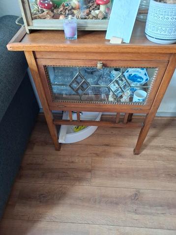 Vintage Thee Kasje met Glas zonder inhoud  beschikbaar voor biedingen