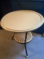 Vintage rotan tafeltje, Huis en Inrichting, Tafels | Bijzettafels, Minder dan 55 cm, Rond, Zo goed als nieuw, Hout