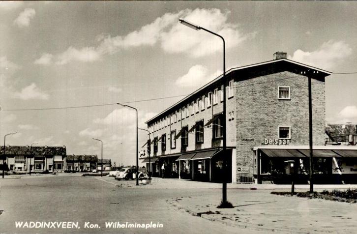 Waddinxveen - Kon. Wilhelminaplein - De Spar, Verzamelen, Ansichtkaarten | Nederland, Ongelopen, Zuid-Holland, 1960 tot 1980, Ophalen of Verzenden