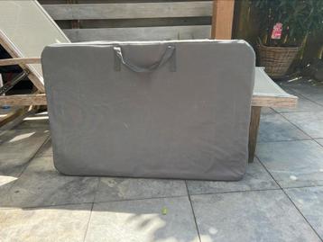 Camping tafel met verstelbare poten beschikbaar voor biedingen