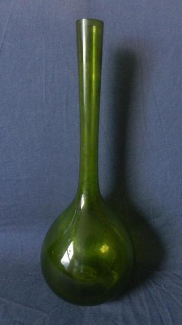 Groen glazen zgn Bulb vase door Gullaskruf ontw A Percy 33 h