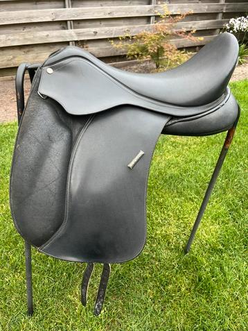 Wintec 18 inch dressuurzadel beschikbaar voor biedingen