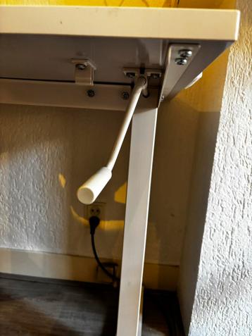 Ikea Verstelbaar Bureau MOET WEG!! - afbeelding 2
