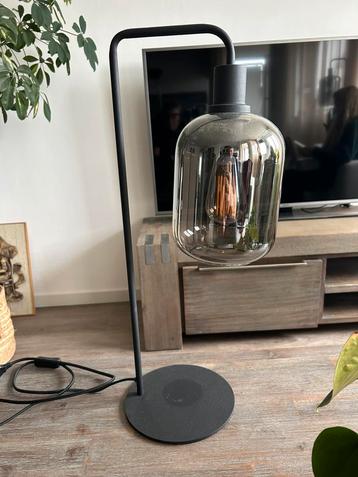 Set van tafel- en vloerlamp beschikbaar voor biedingen