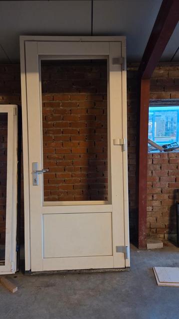 Kunststof Kozijn met Triple Glas en Houtnerf beschikbaar voor biedingen