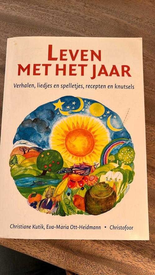 Christiane Kutik - Leven met het jaar, Boeken, Kinderboeken | Jeugd | onder 10 jaar, Zo goed als nieuw, Ophalen of Verzenden