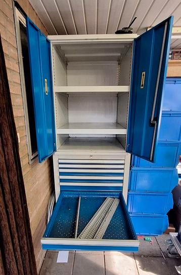 Werkplaats materialen/gereedschap kast
9 laden. beschikbaar voor biedingen