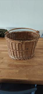 (oude vintage) rieten/ rotan  (fiets) mand, Fietsen en Brommers, Fietsaccessoires | Fietsmanden, Ophalen of Verzenden, Zo goed als nieuw