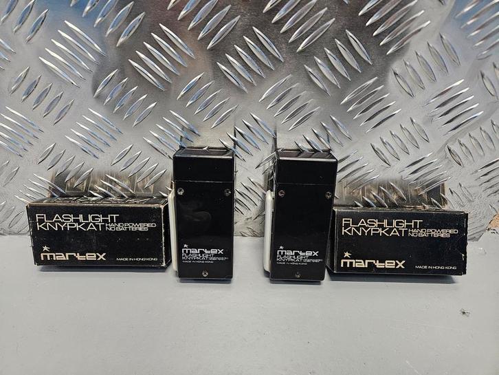 Vintage Knijpkat - Martex - Hand Dynamo Zaklamp twee stuks., Hobby en Vrije tijd, Overige Hobby en Vrije tijd, Gebruikt, Ophalen of Verzenden