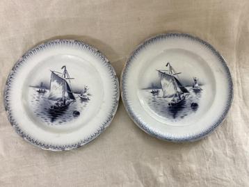 2 franse  antieke borden , St Amand.  " Decor Delft" beschikbaar voor biedingen