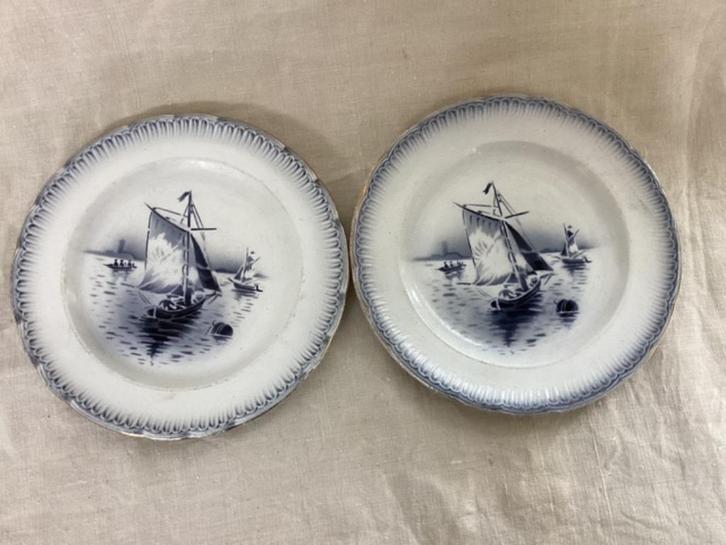 2 franse  antieke borden , St Amand.  " Decor Delft", Antiek en Kunst, Antiek | Servies los, Ophalen of Verzenden