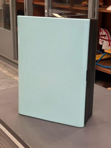 Vintage bakelieten medicijnkastje beschikbaar voor biedingen