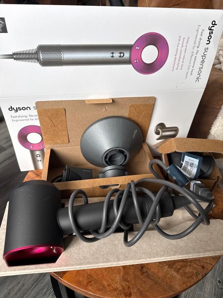 Defecte Dyson Supersonic Föhn - Incl. Accessoires, Sieraden, Tassen en Uiterlijk, Uiterlijk | Haarverzorging, Föhn of Haardroger