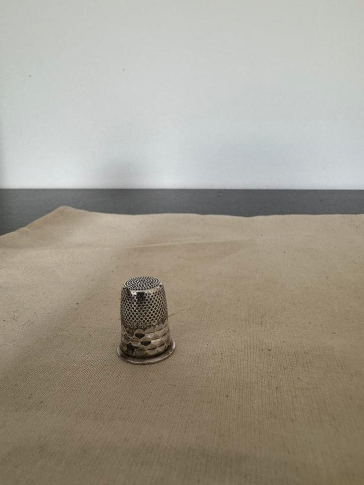 Antieke zilveren vingerhoed – curiosa / verzamelobject, Verzamelen, Vingerhoedjes, Zo goed als nieuw, Zilver, Ophalen of Verzenden