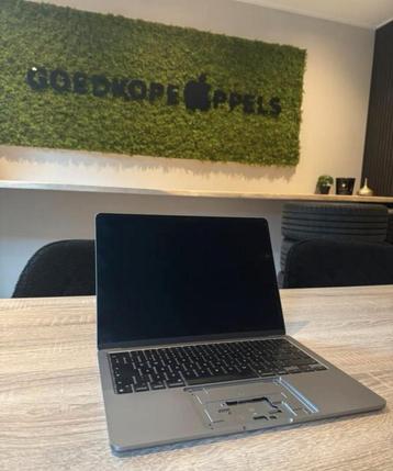 MacBook Air 13 inch m2 | defect beschikbaar voor biedingen