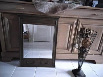 Mooie houten spiegel  beschikbaar voor biedingen