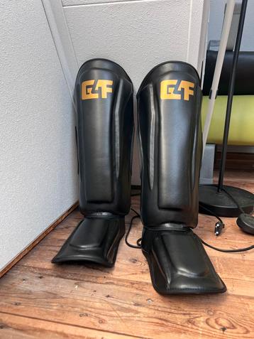 Kickboks scheenbeschermers beschikbaar voor biedingen