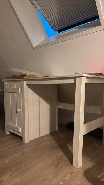 Bureau beschikbaar voor biedingen