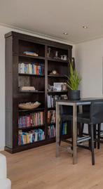 Donkerbruine boekenkast met ladder, Huis en Inrichting, Kasten | Boekenkasten, Ophalen, Met plank(en), Gebruikt, 100 tot 150 cm