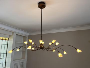 Grote bronzen klassieke hanglamp beschikbaar voor biedingen